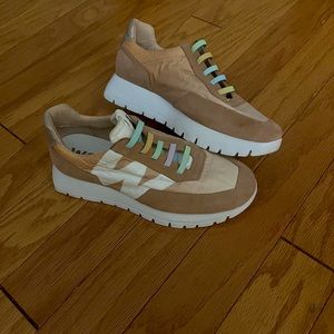 Odisei Sneaker (Women) Color: Trend Natural/ Nylon Sand